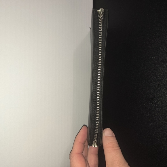 Louis Vuitton Wallet - Picture 3 of 10